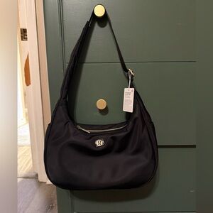 Lululemon city essentials shoulder bag 4l black and gold
